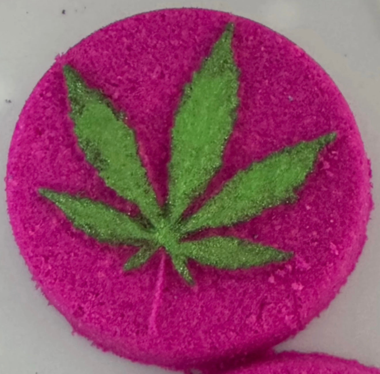 Cbd leaf bathbomb