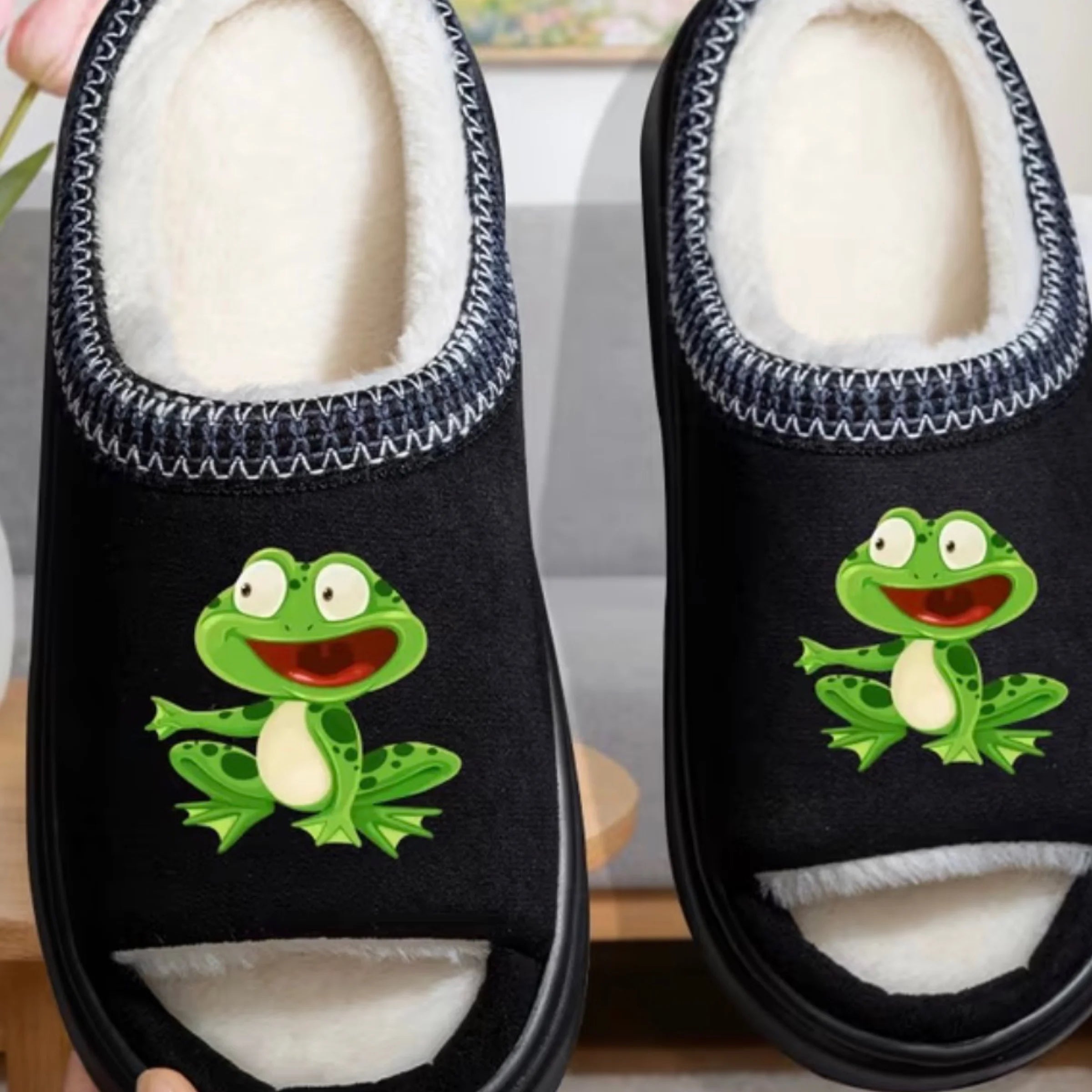 Frog black slippers